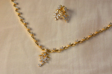 Lightweight Diamond Necklace Set